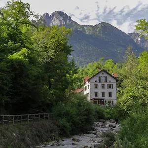 https://ostello-altanon.hotelinveneto.com
